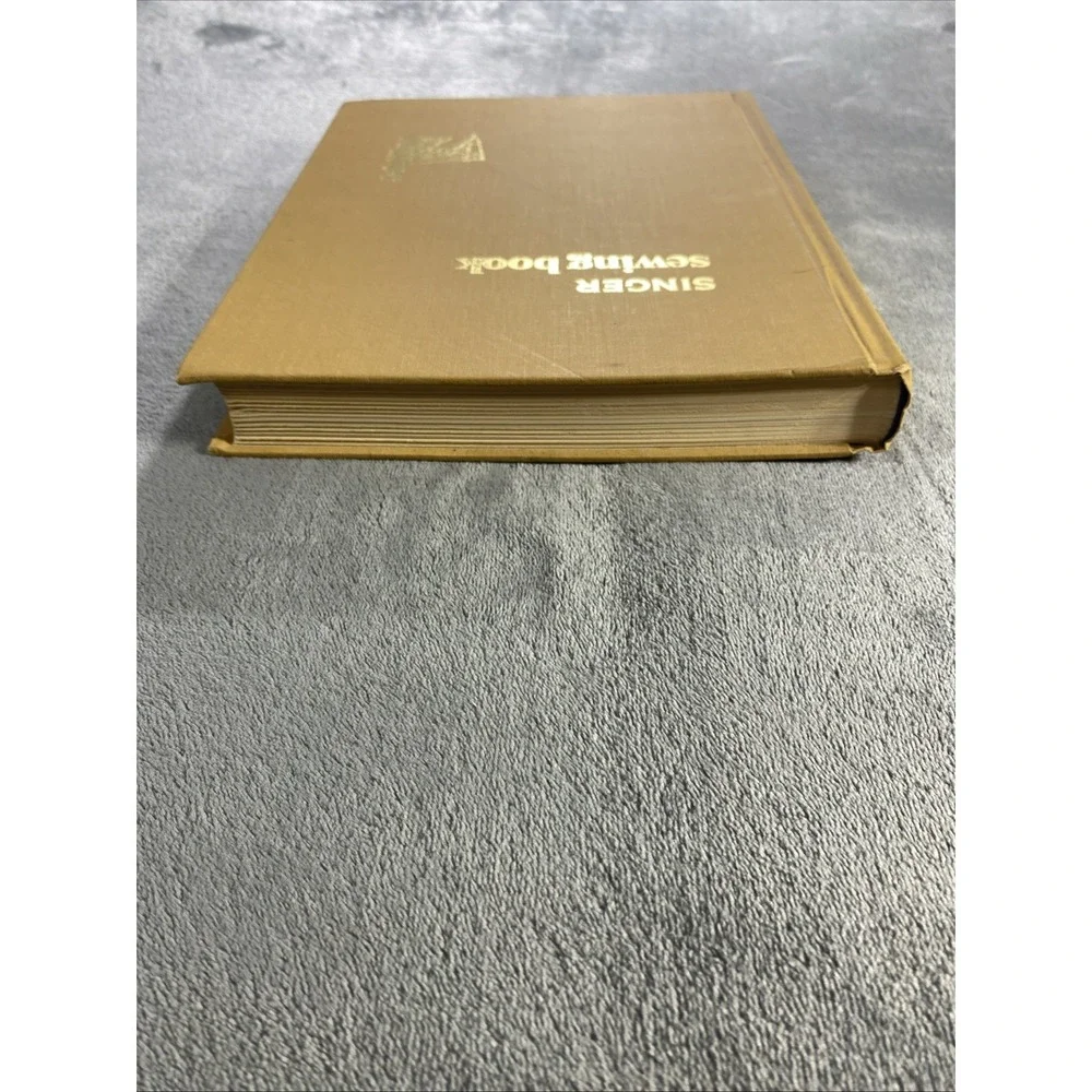 Vintage 1969 Singer Sewing Book Gladys Cunningham Hardcover First Edition